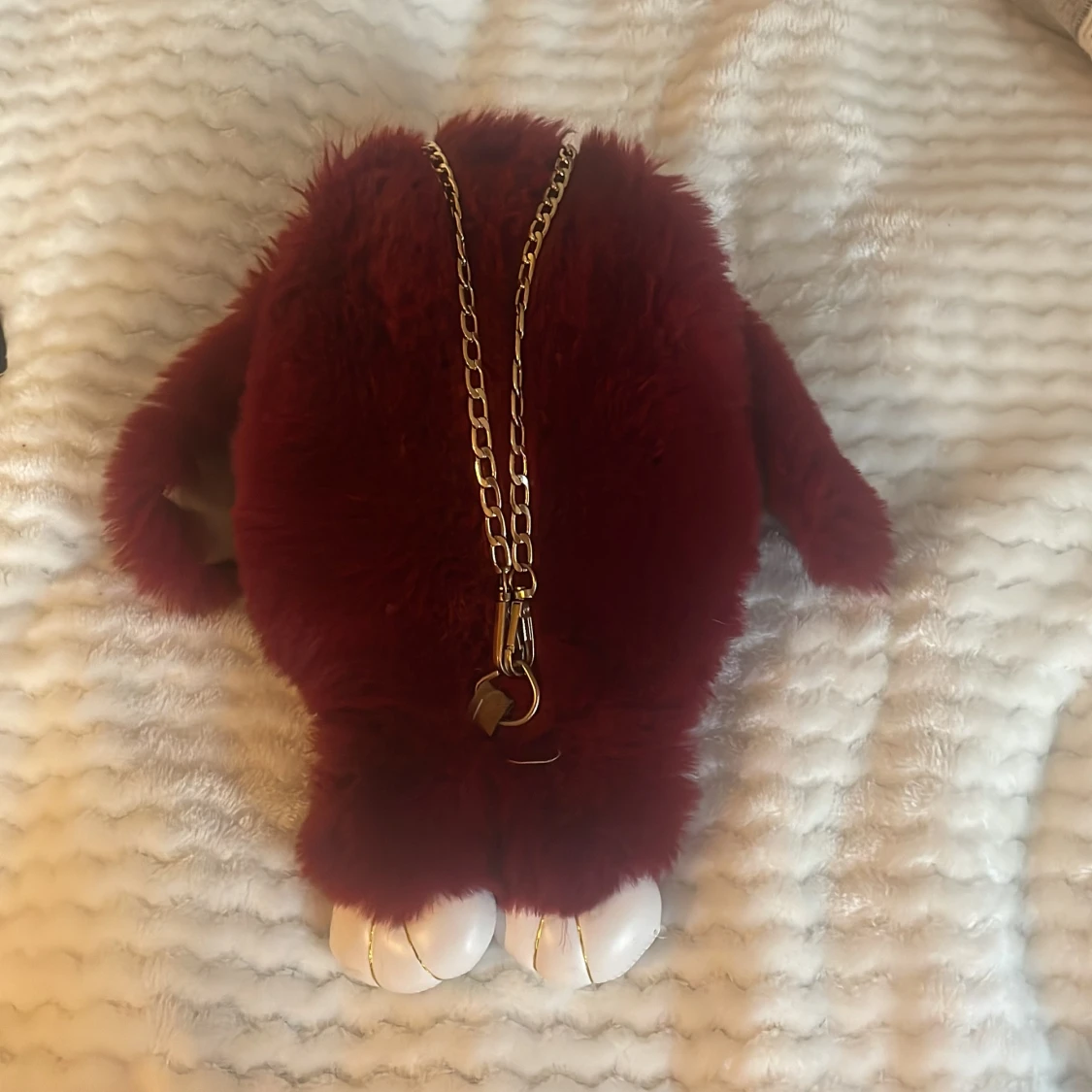 Vinröd kaninformad axelväska med kedja - 2