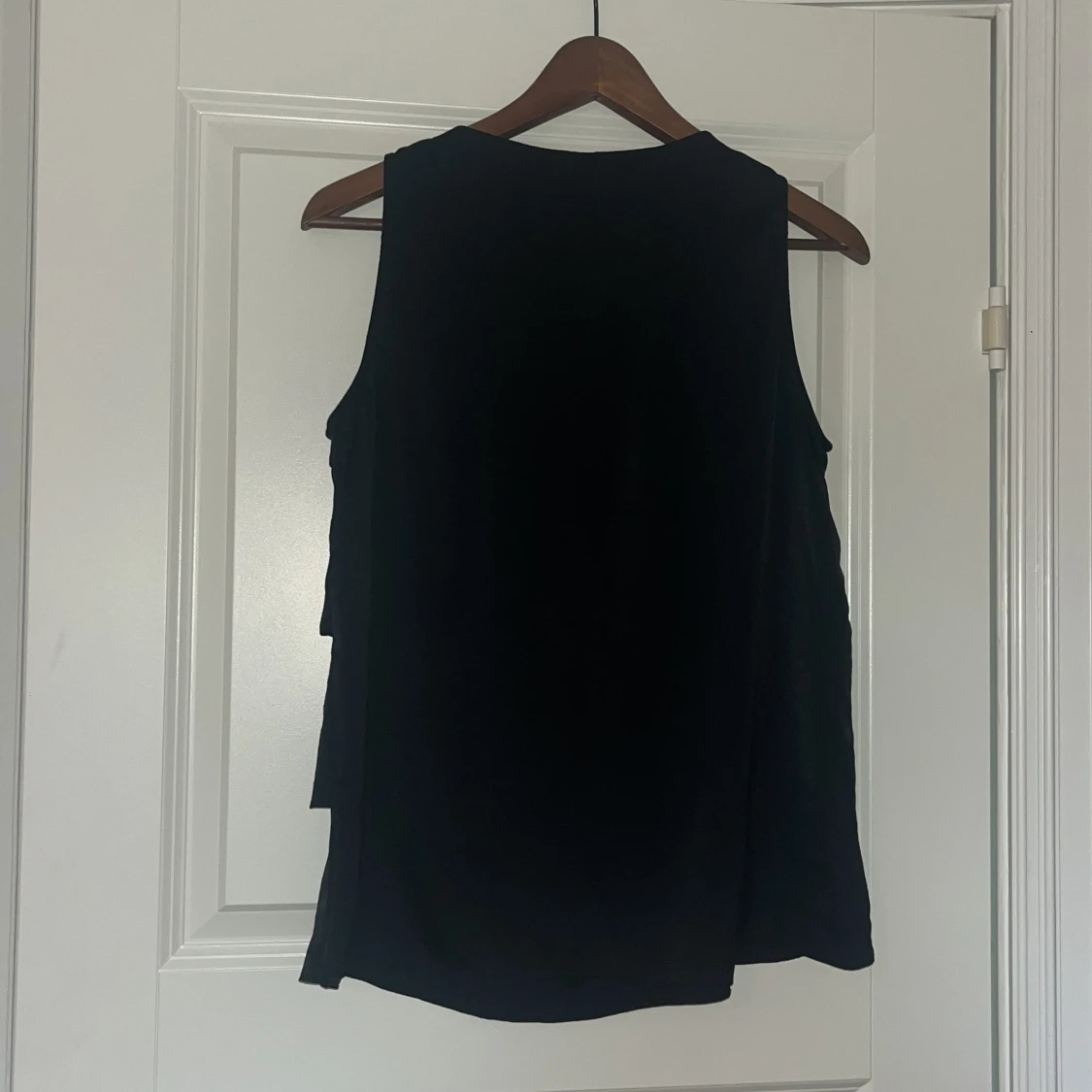 Svart ärmlös blus från Mango - 1