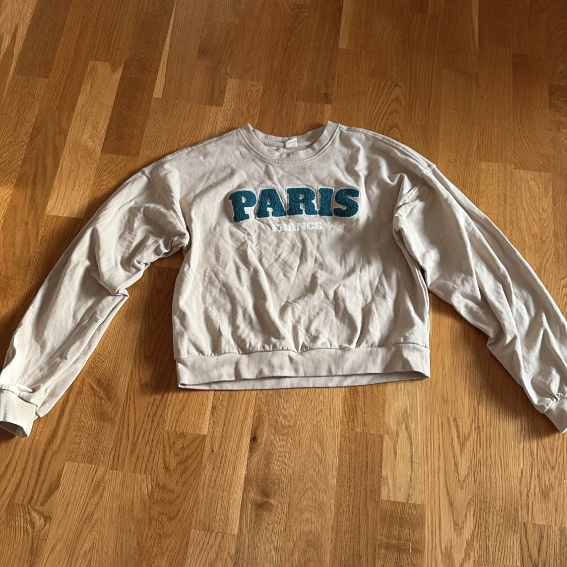 Beige sweatshirt PARIS från Only Young