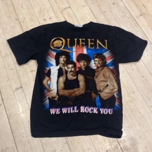 Queen t-shirt med tryck - Aldrig använd 