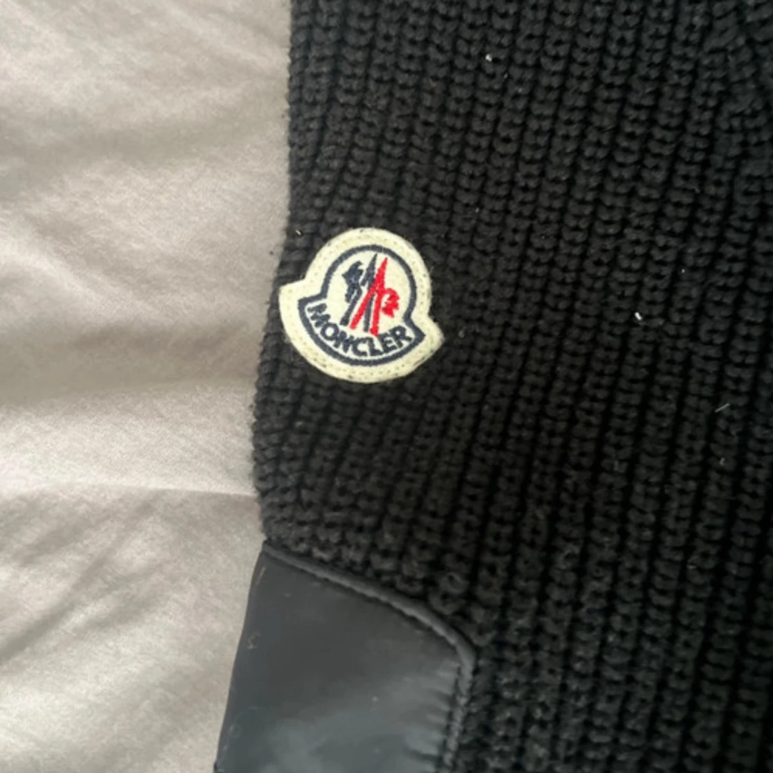 Svart Moncler pufferjacka med luva - 2