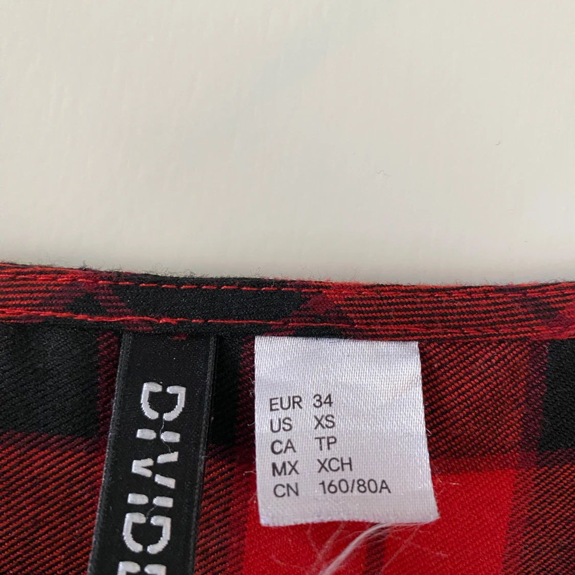 Röd rutig kortklänning från Divided - 2