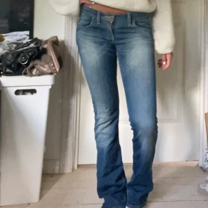 Lågmidjade jeans  - Säljer dessa lågmidjade jeansen med boot cut från big star. Midjemått 37cm innerbenslängd: 83cm