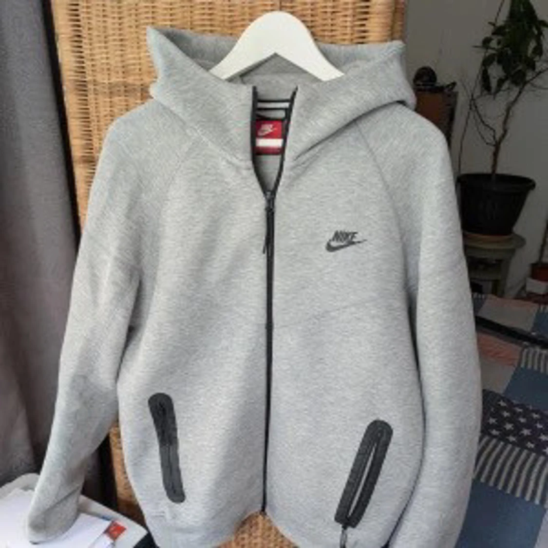 Grå Nike hoodie med dragkedja