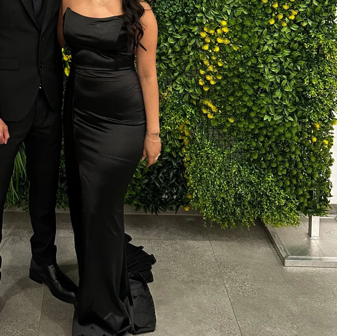 Svart långklänning med slits