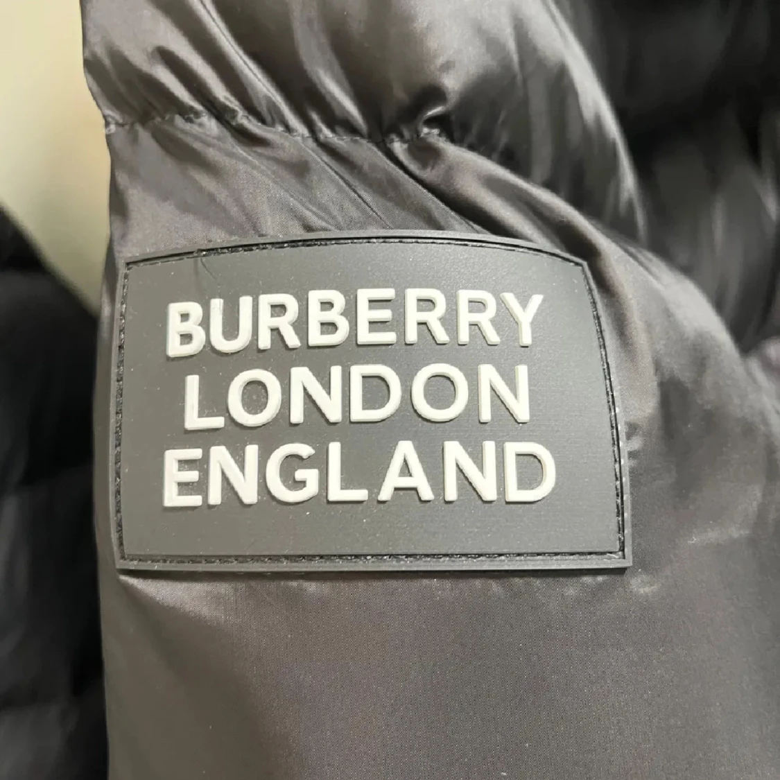 Svart dunjacka från Burberry - 2