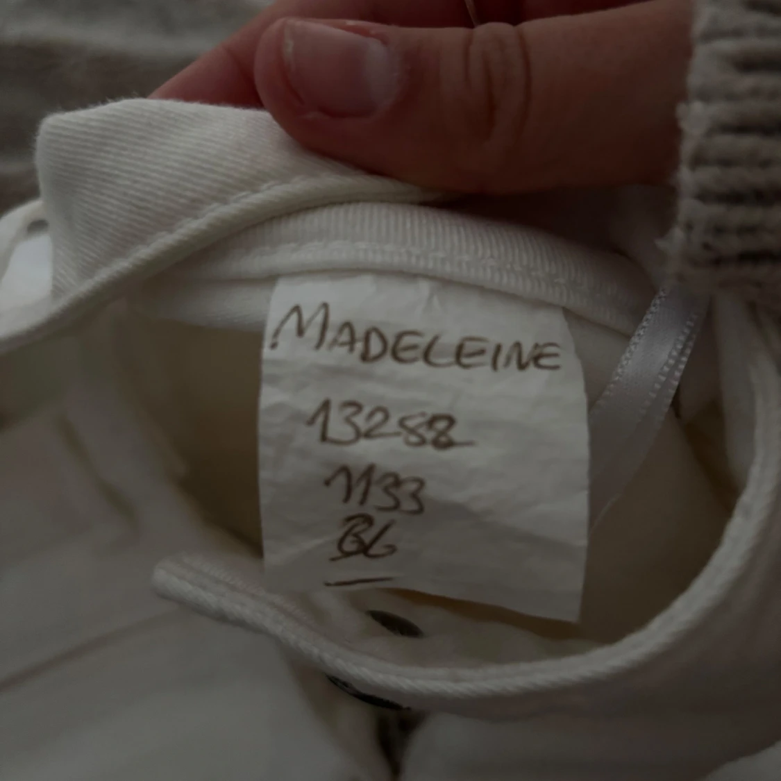 Vita bootcut-byxor från Madeleine - 2