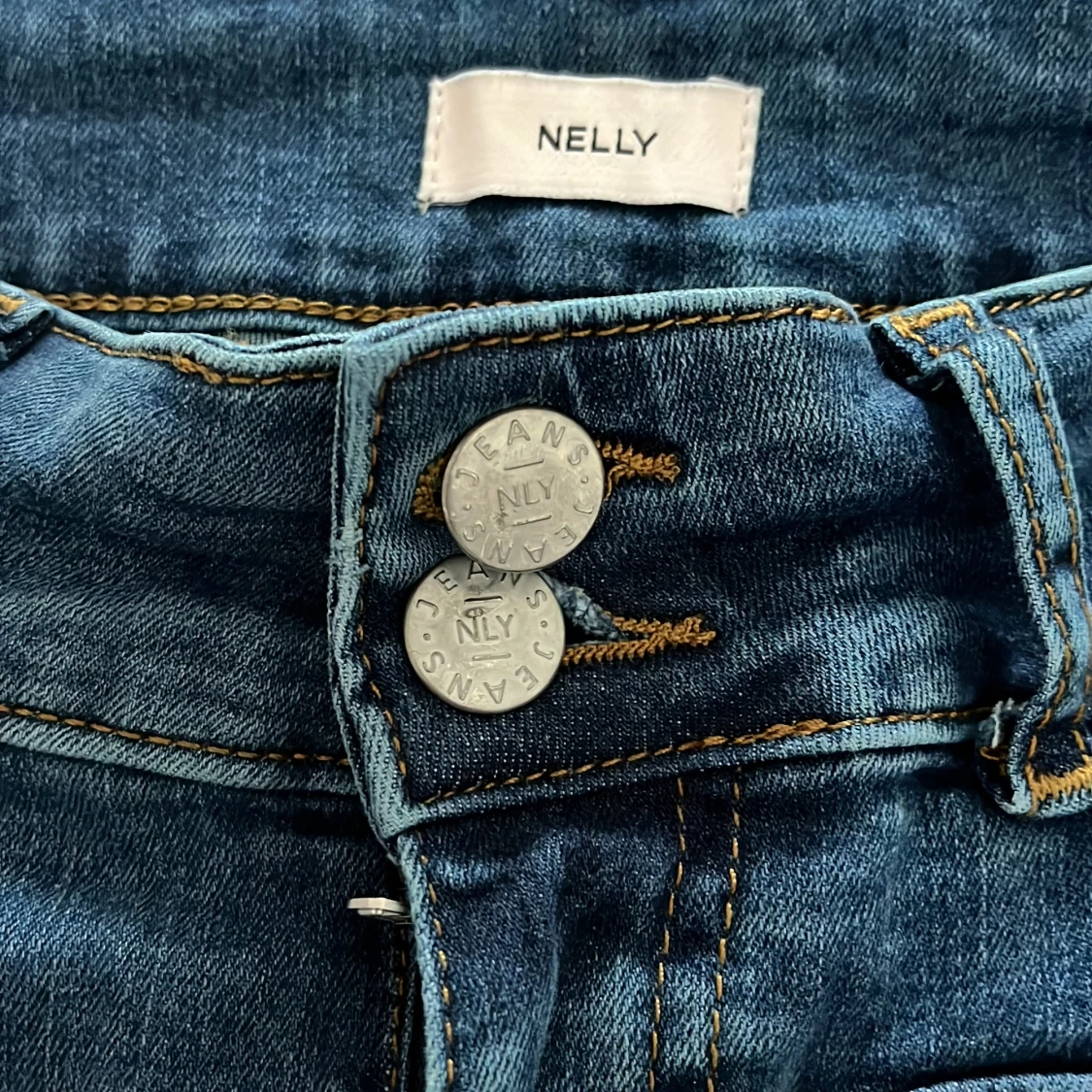 Blå bootcut jeans från Nelly - 3