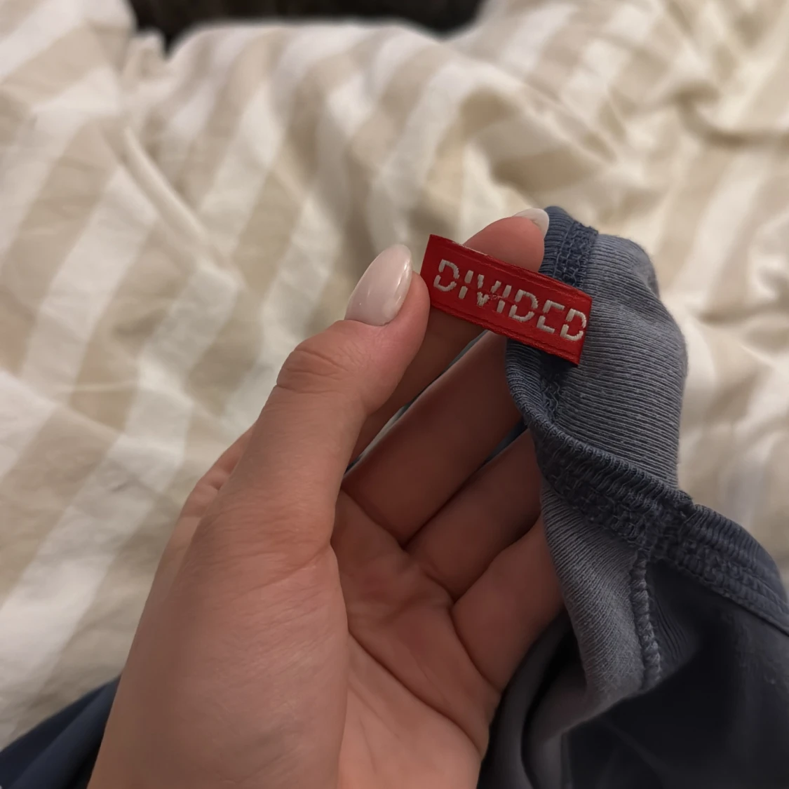 Blå långärmad topp från Divided - 3