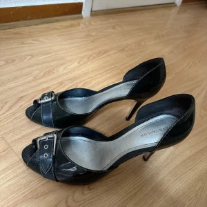 Klackskor  - Säljer dessa klackarna i strl 40 från Ann Taylor. De är i väldigt fint skick och supersnygga nu till våren/sommaren💕 Kom gärna med bud🫶🏼