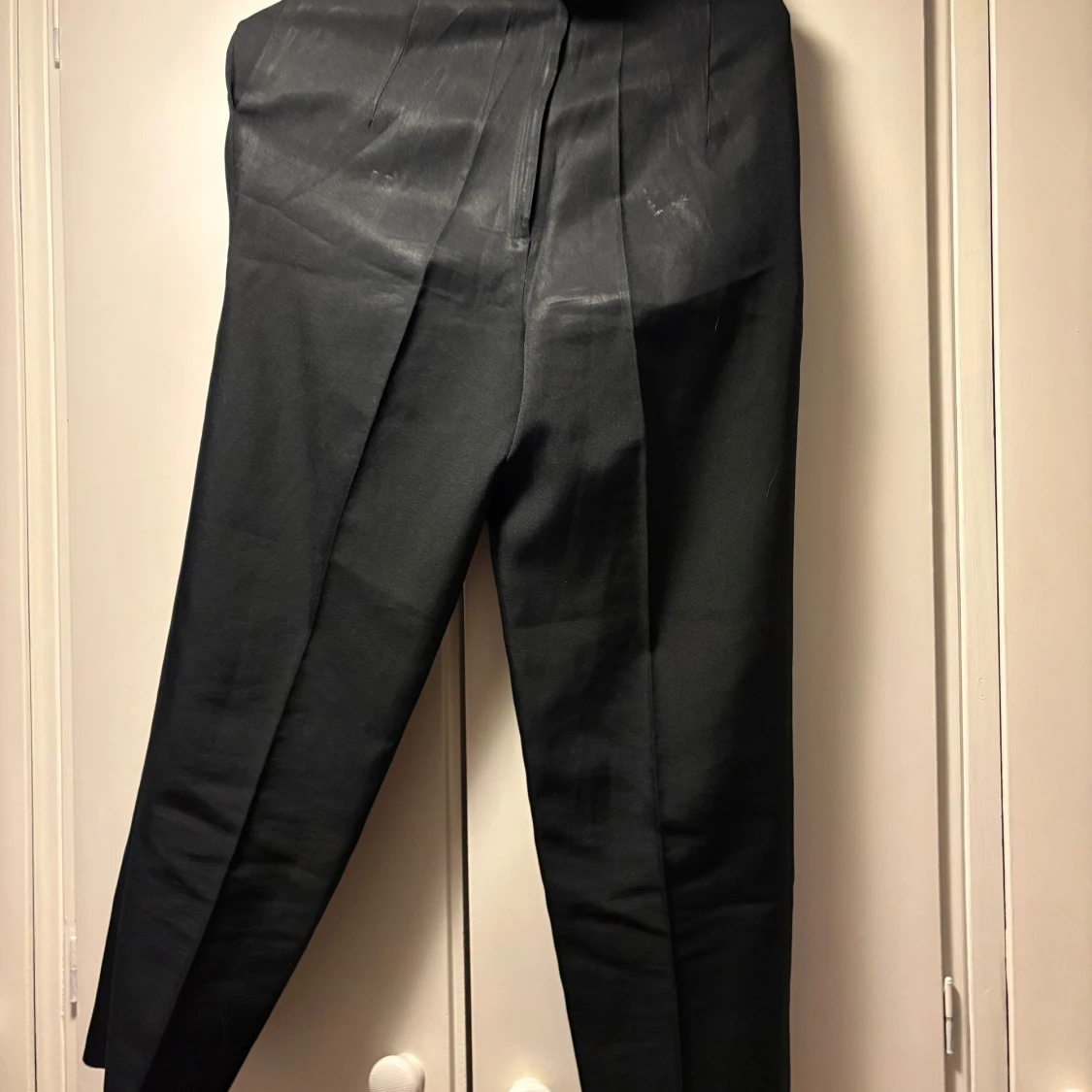Svarta kostymbyxor med knäppning - 1