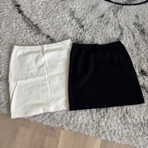 Minikjolar - Säljer båda tillsammans. Inga defekter