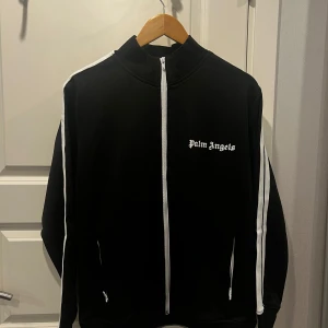  Palm Angels Zip - Svart Palm Angels Zip i storlek S. Aldrig använd. 