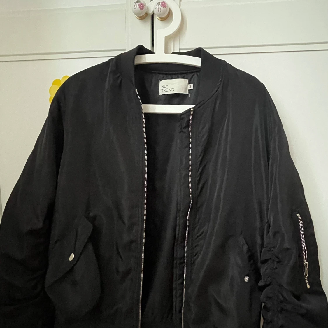 Svart bomberjacka från NLY Trend