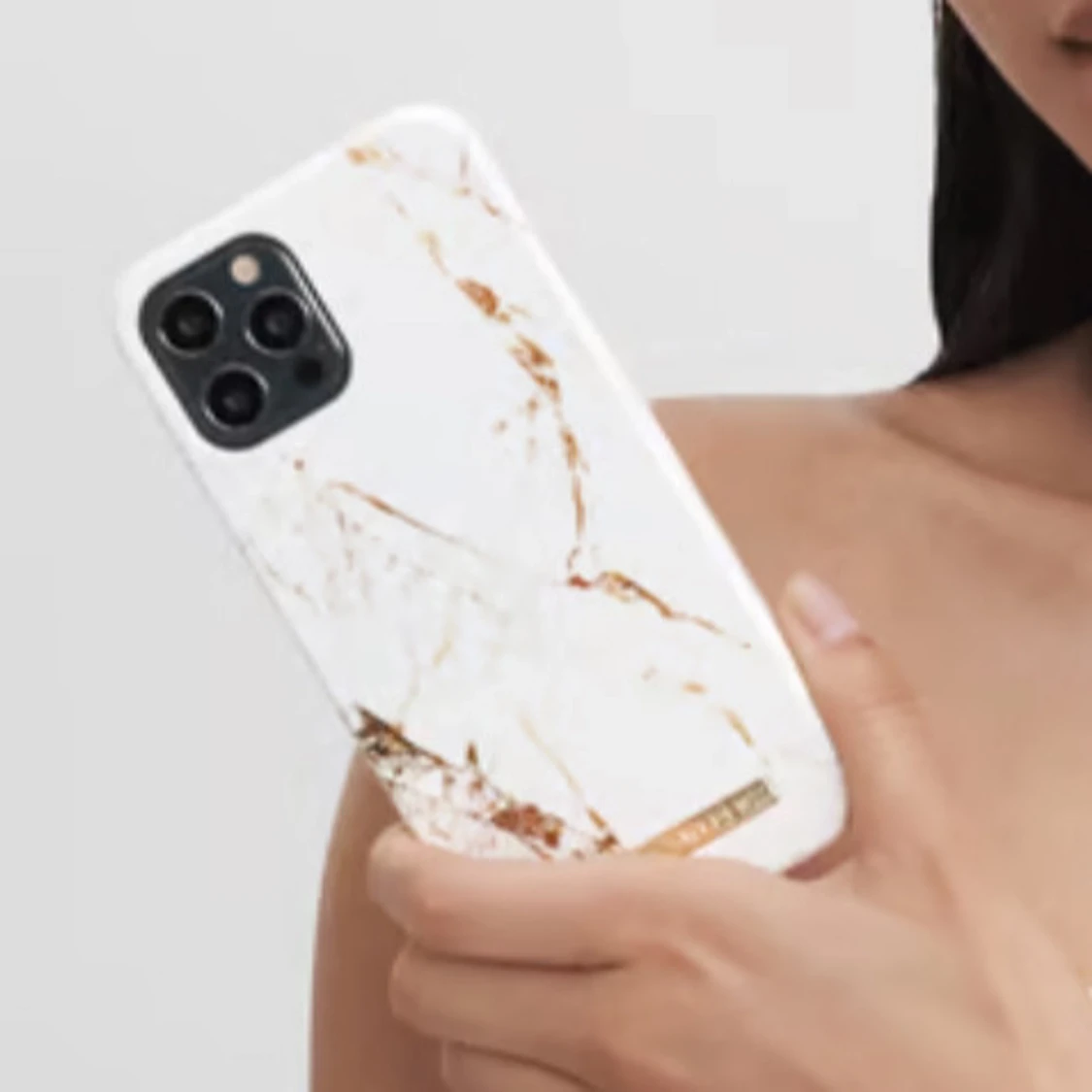 Vit marmormönstrad mobilskal från iDeal of Sweden - 1