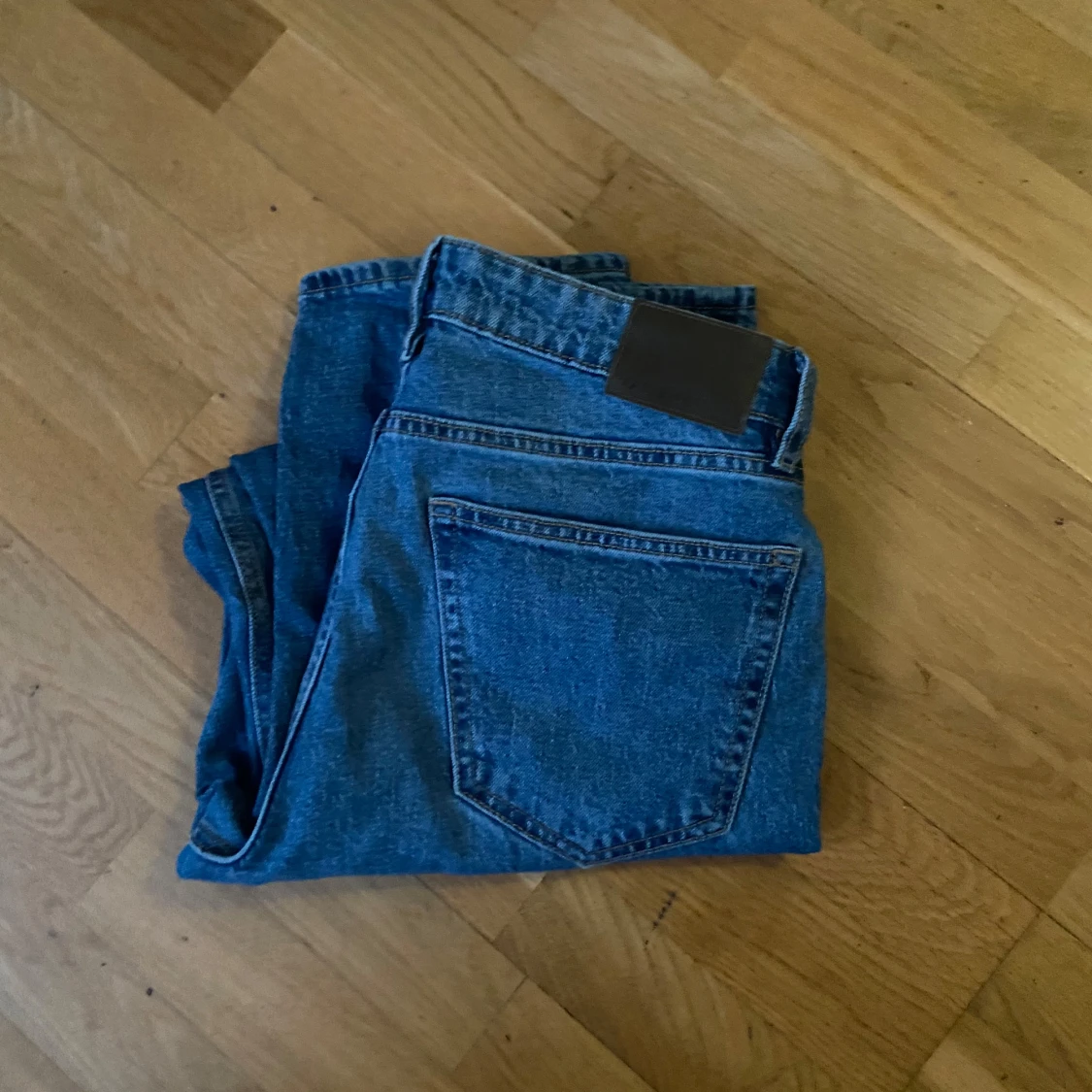 Mörkblå jeans