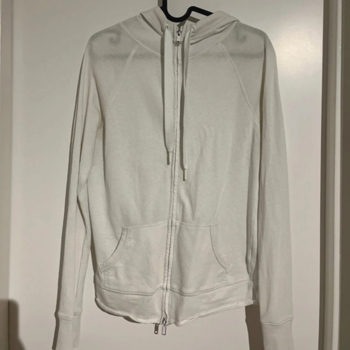 Vit kofta med dragkedja från Victoria Sport - 3