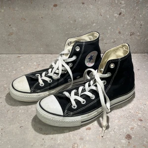 Svarta Converse  - Svarta Converse. Fint skick.