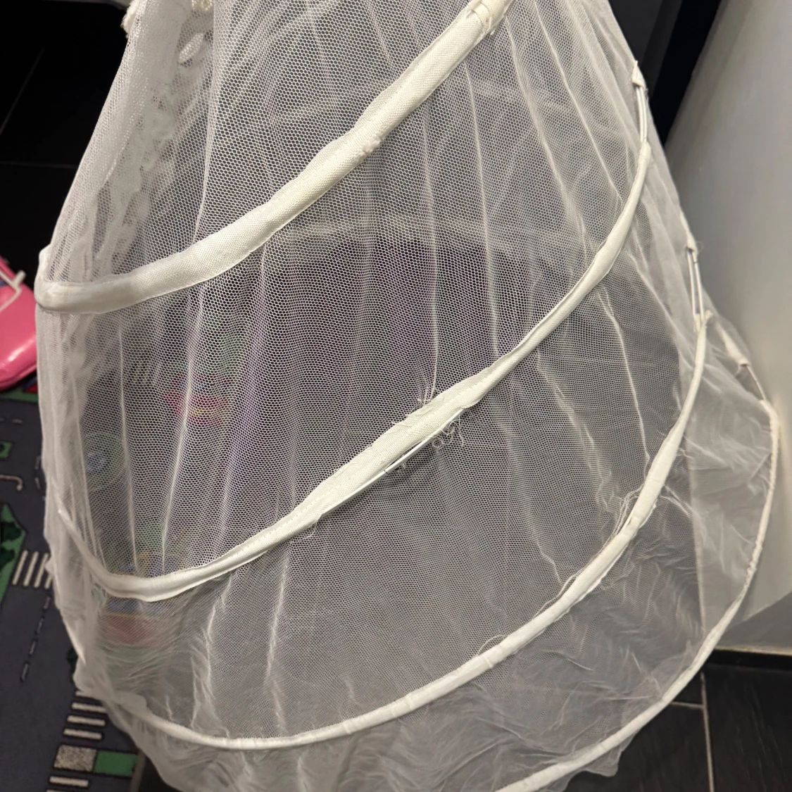 Vit långklänning med spets och pärlor - 2