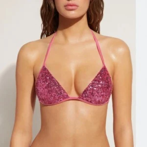Paljett bikini - Rosa paljett bikini från calzedonia, underdelen är i storlek S och överdelen i 70B/65C, 