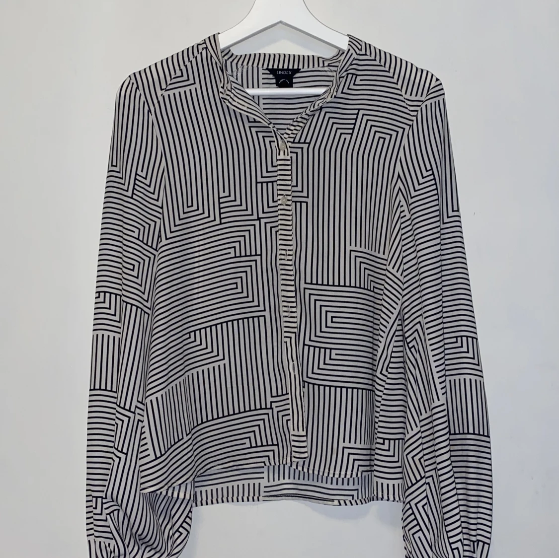Svartvit blus från Lindex