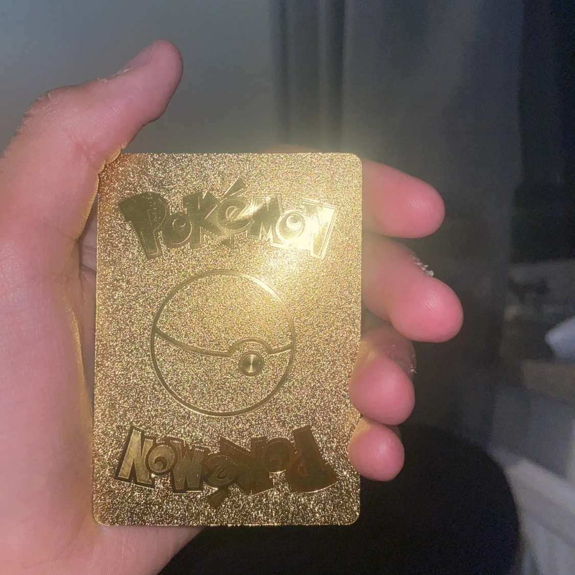 Guldfärgade Pokémonkort Pikachu Cosplay & Charizard V - 1