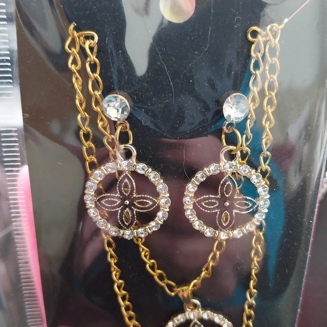 Guldpläterat smyckeset med pärlor och rosetter - 3