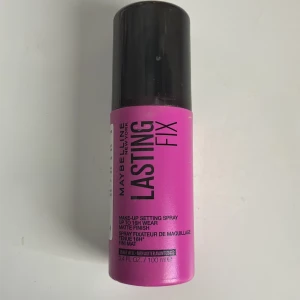Maybelline New York setting spray  -  Säljer min Maybelline Lasting fix Settings spray, eftersom att jag använder den inte längre. Den har använts flera gånger och den är snart slut. Tar bara emot Swish, tryck ej på köp nu och Frakt ingår. Om du har fler frågor är det bara att skriva 💕