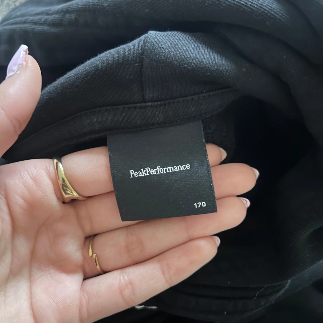 Svart hoodie från Peak Performance - 1