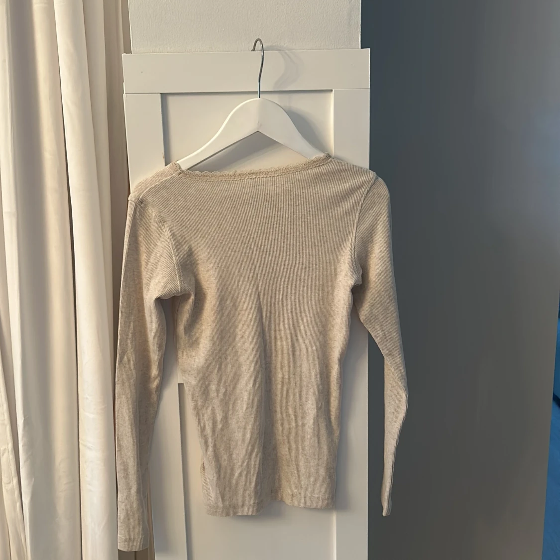 Beige ribbad långärmad tröja från Name It - 1