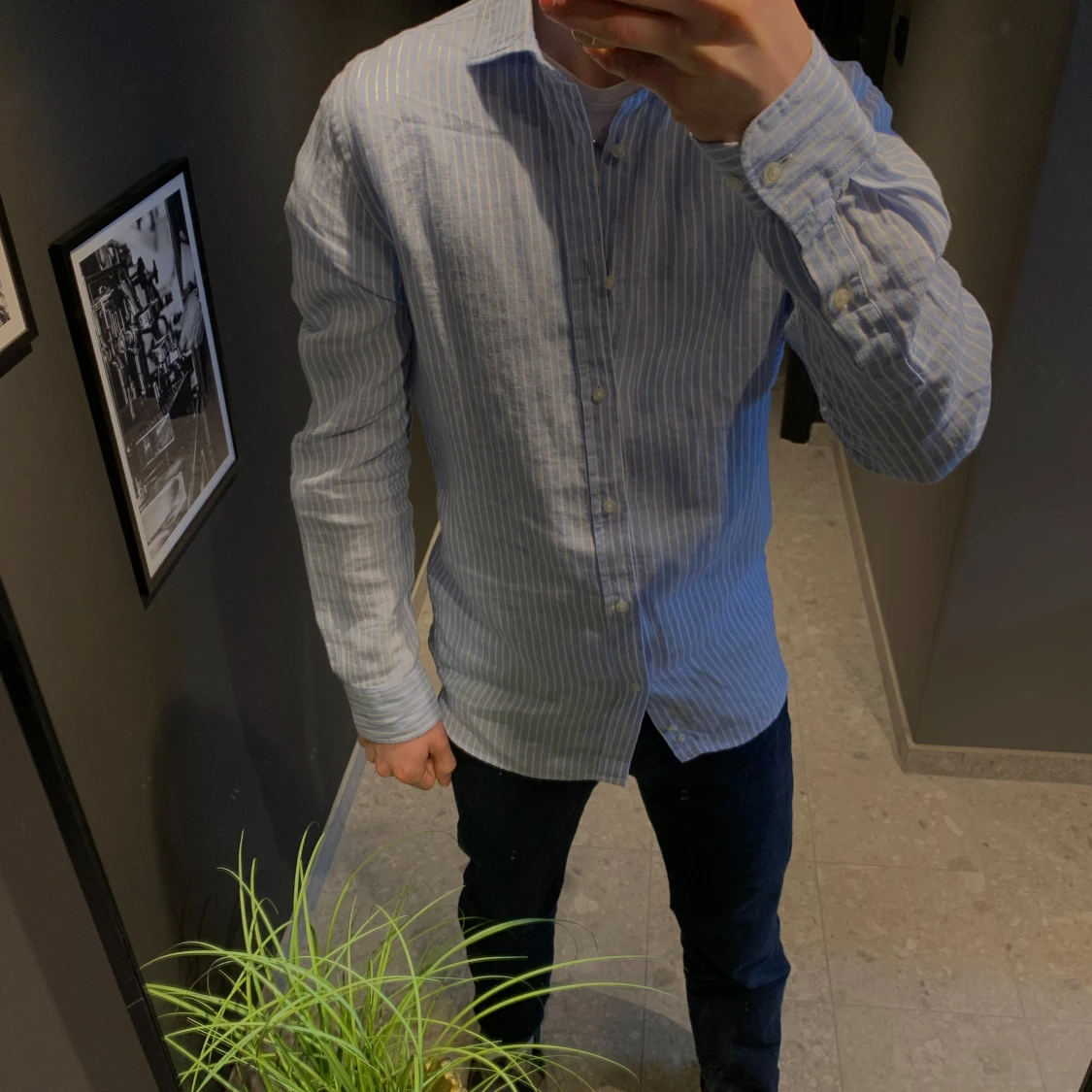 Ljusblå randig skjorta från Bläck