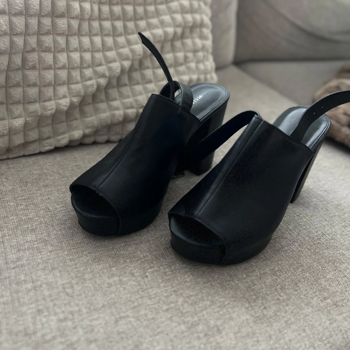 Svarta klackskor  - 1