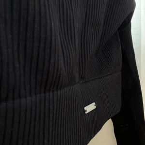 Ribbad träningströja, aim’n - Svart Croppad träningströja från aim’n! ✨✨