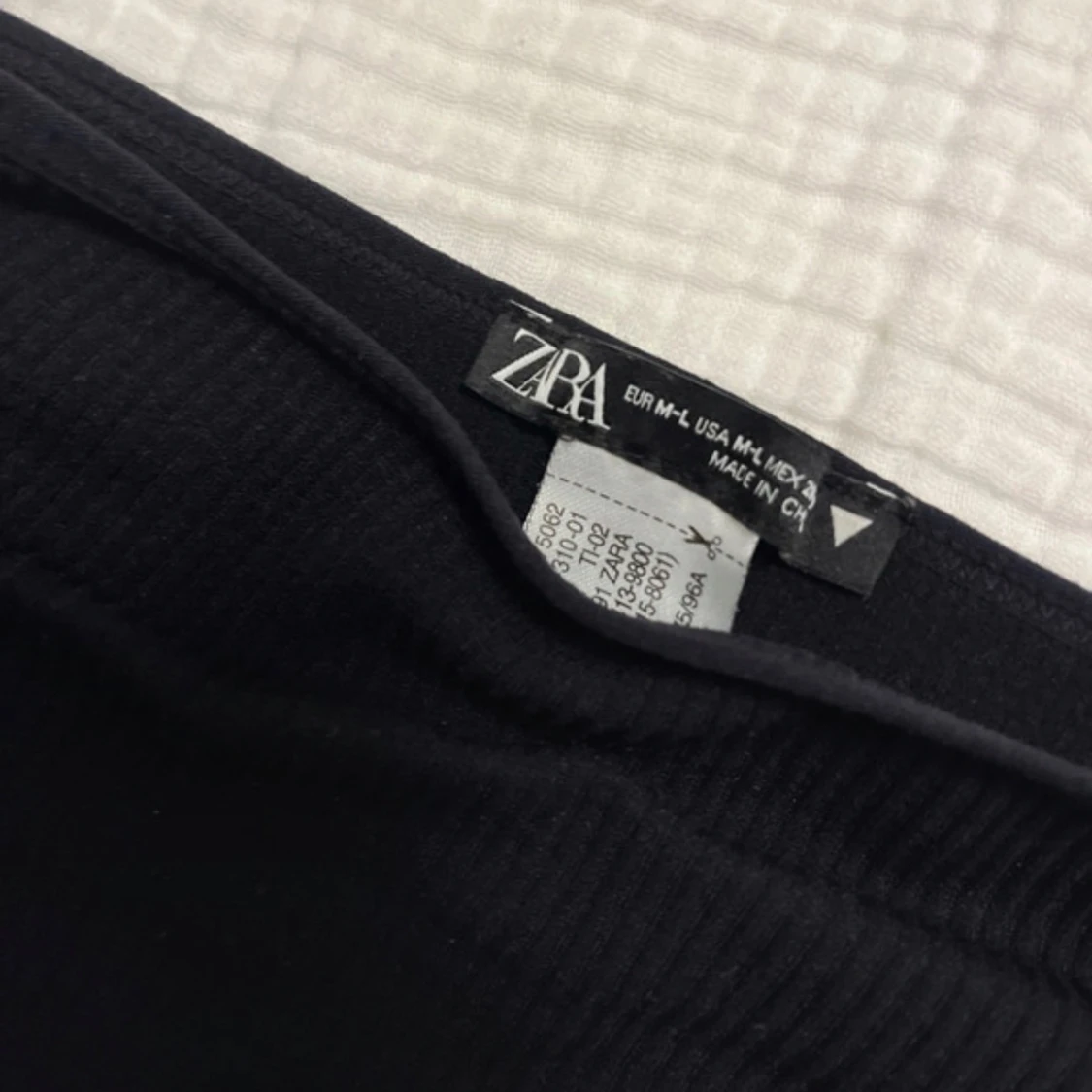 Svart ribbad tubtopp från Zara - 2