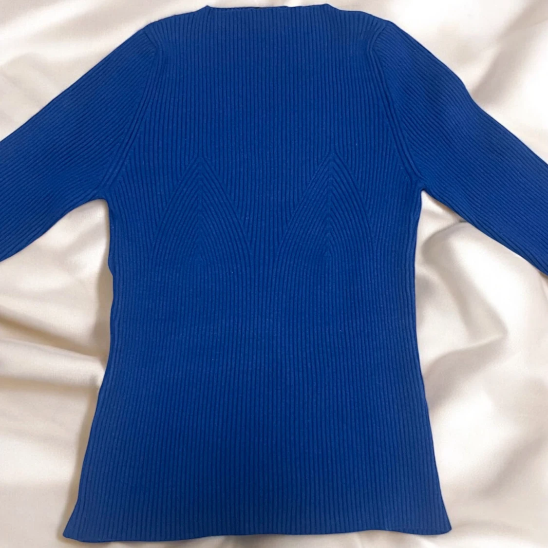 Blå ribbad tröja