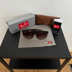 Rayban Boyfriend - Snygga Rayban Boyfriend i snygg och eftertraktad färg | HELT NYA | ⚠️ inget og tillkommer ⚠️| tveka inte att kontakta om minsta intresse