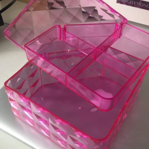 Makeup Organiser - Säljer en rosa makeup organiser från Flying TGR eller vad det heter. Aldrig använd!🩷
