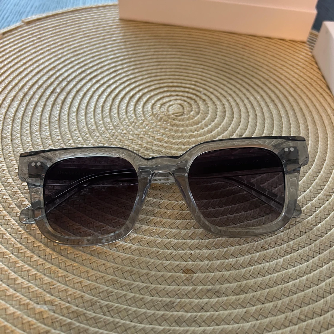 Grå transparenta solglasögon från CHIMI - 3