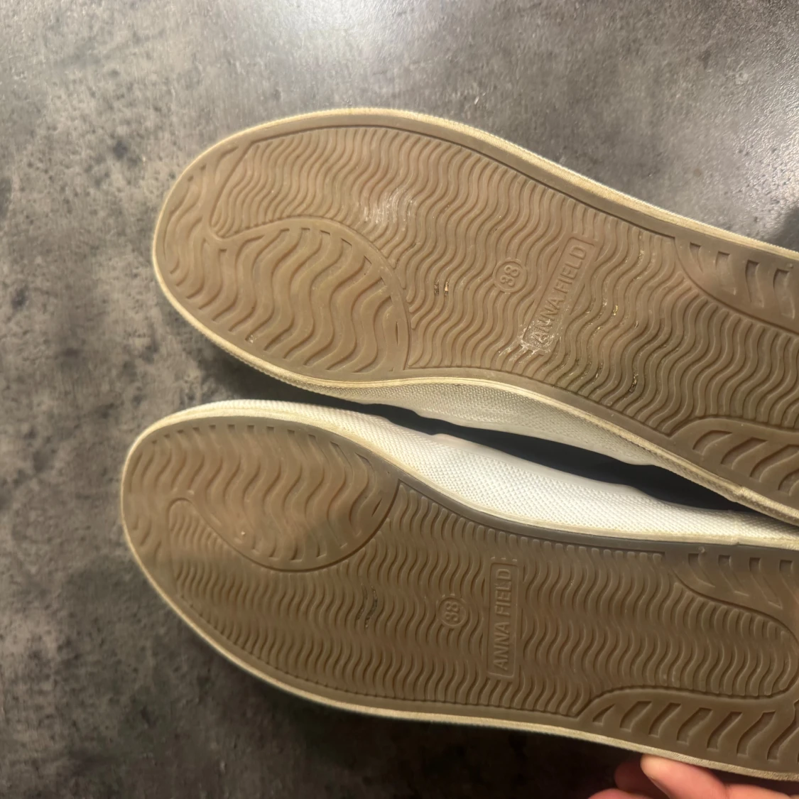 Svarta slip-on sandaler från Anna Field - 2