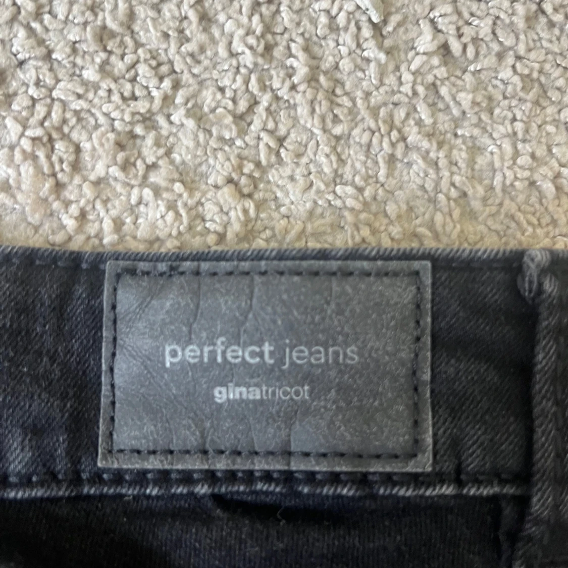Svarta bootcut jeans från Gina Tricot - 3