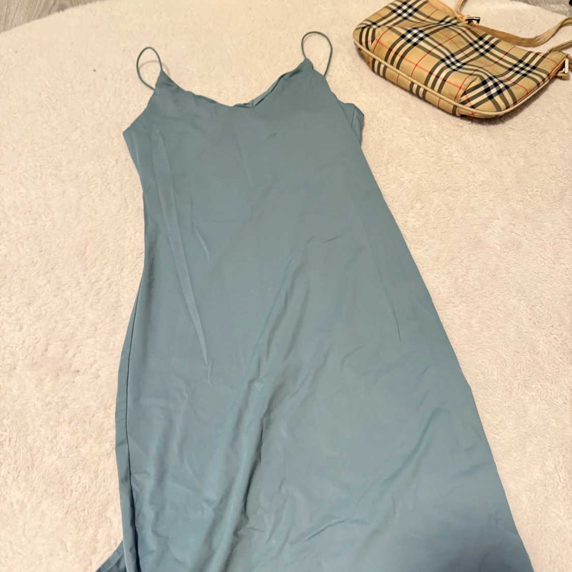 Ljusgrön  långklänning med smala axelband