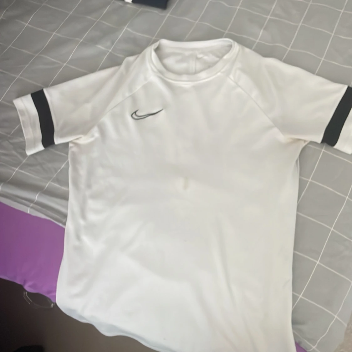 Vit Nike fotbollströja med svarta detaljer - 2