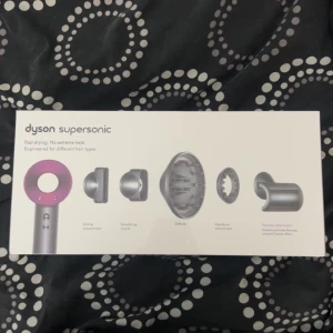 Dyson supersonic hd08 - Dyson Supersonic hd08 hårfön i silver och rosa. Min flickvän säljer den eftersom att hon har ingen användning av den.