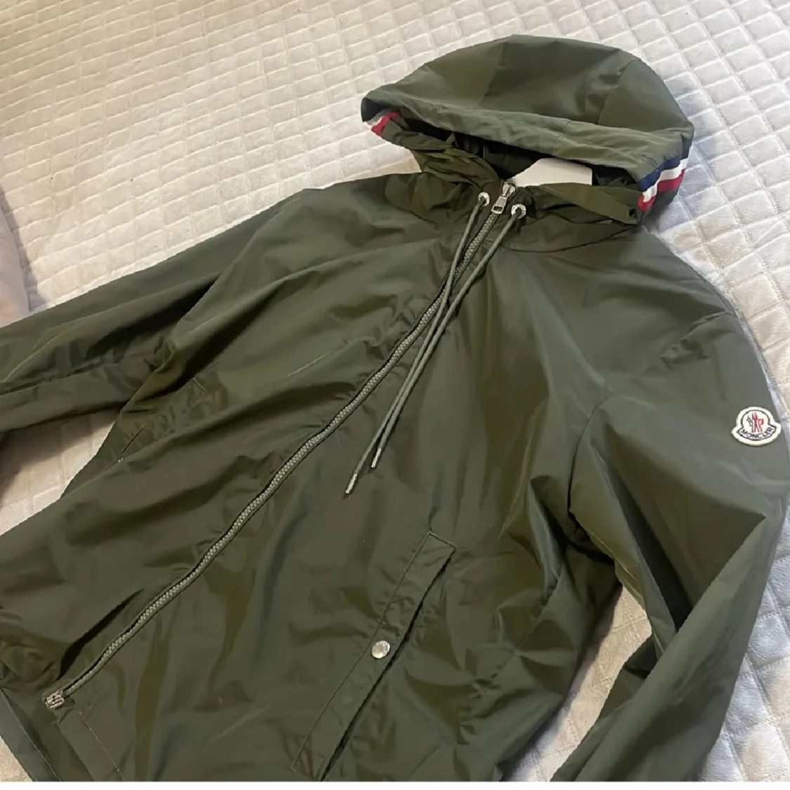 Grön vindjacka från Moncler