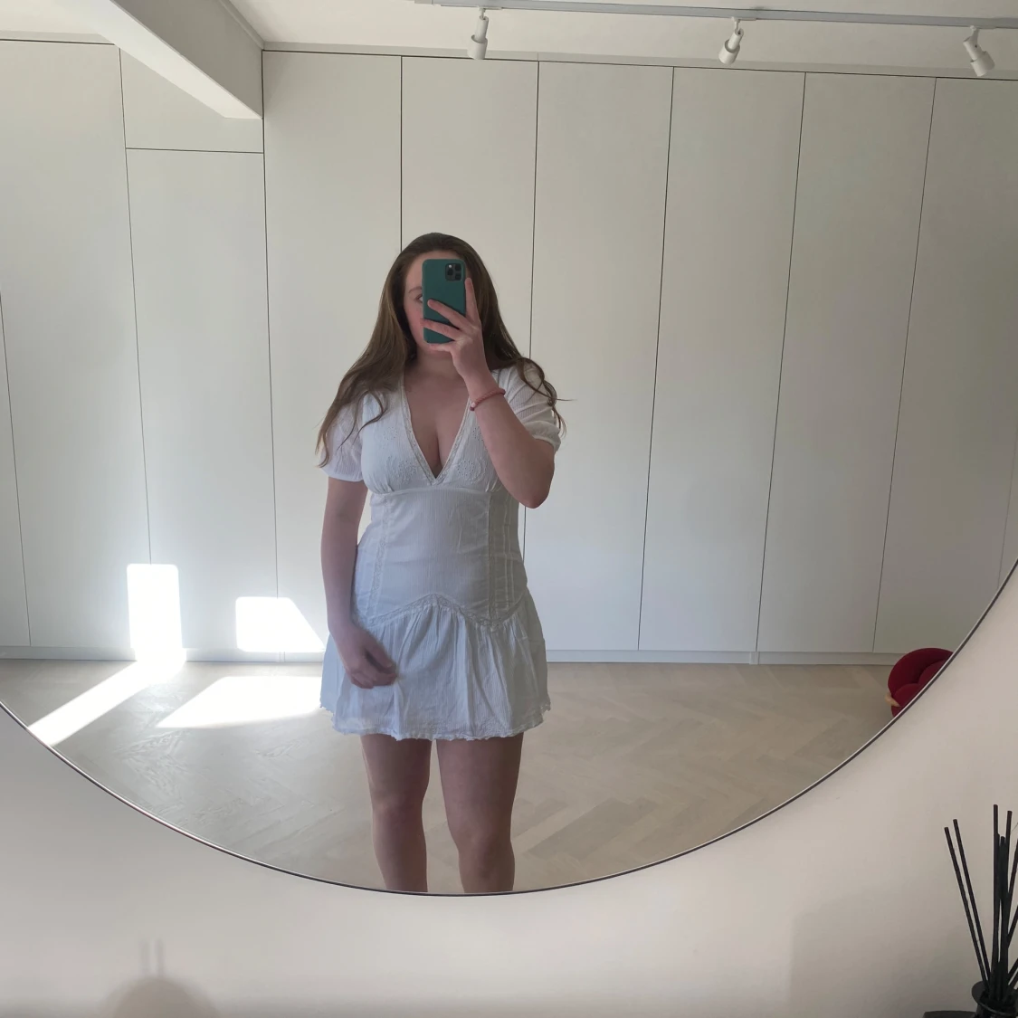 Vit v-ringad kortklänning  - 1