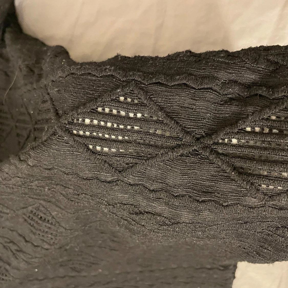 Svart spetsmönstrad topp från VILA - 1