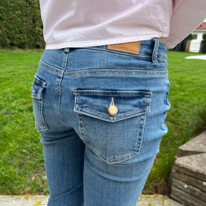 Lågmidjade jeans - Lågmidjade blåa jeans från vero Moda
