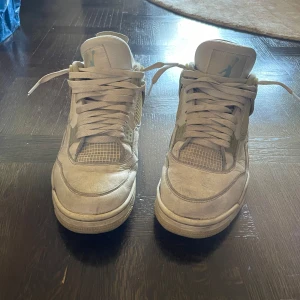 Jordan 4 Sand - Nypris 7999 kr. Limited edition extended version. Pris kan diskuteras. 