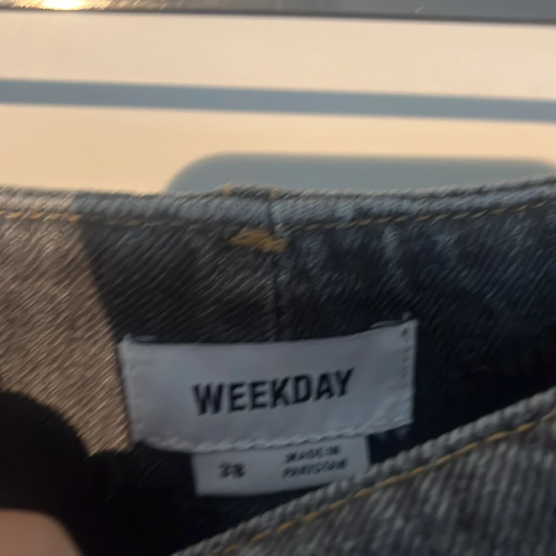 Grå jeanskjol från Weekday - 2