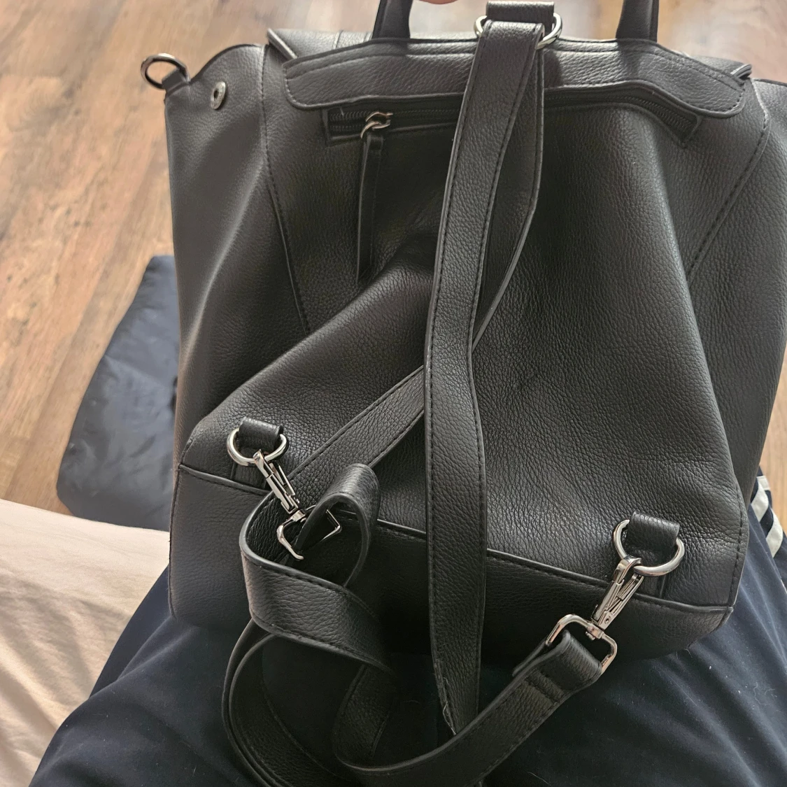 Svart axelväska från Don Donna - 1